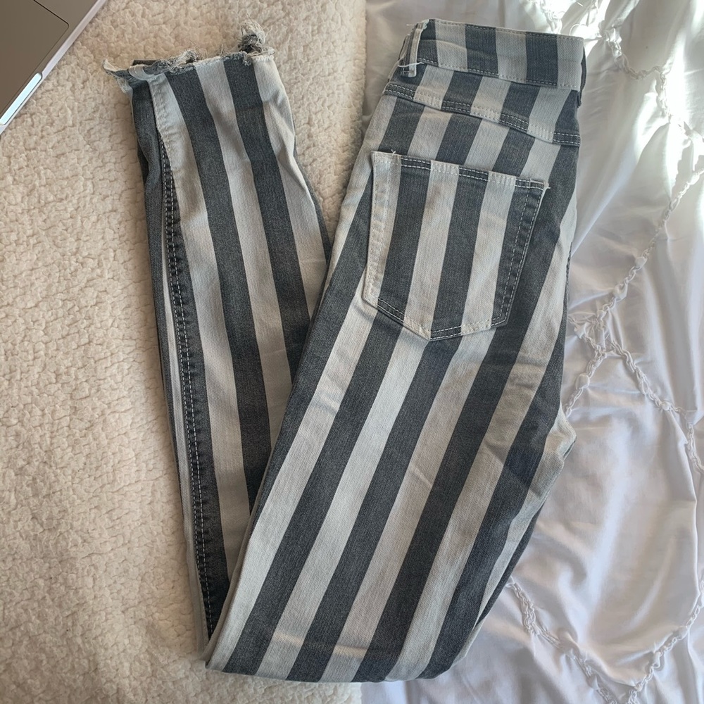 🎉HP 6/12🎉 Subdued Striped Jeans - Picture 2 of 6